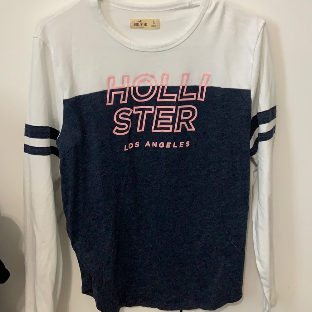Small Hollister Long Sleeved Crewneck